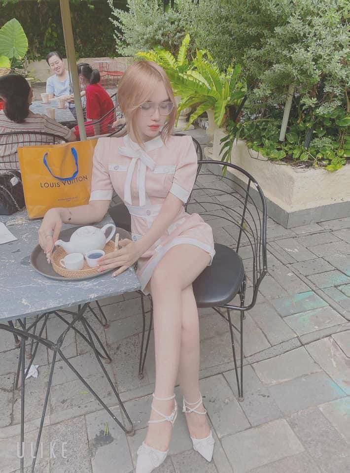 Má kế đến chúc mừng con trai tốt nghiệp và món quà bất ngờ